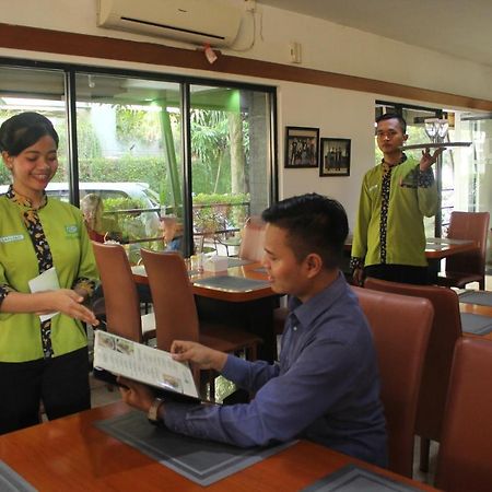 Hotel Grand Karawang Indah Buitenkant foto