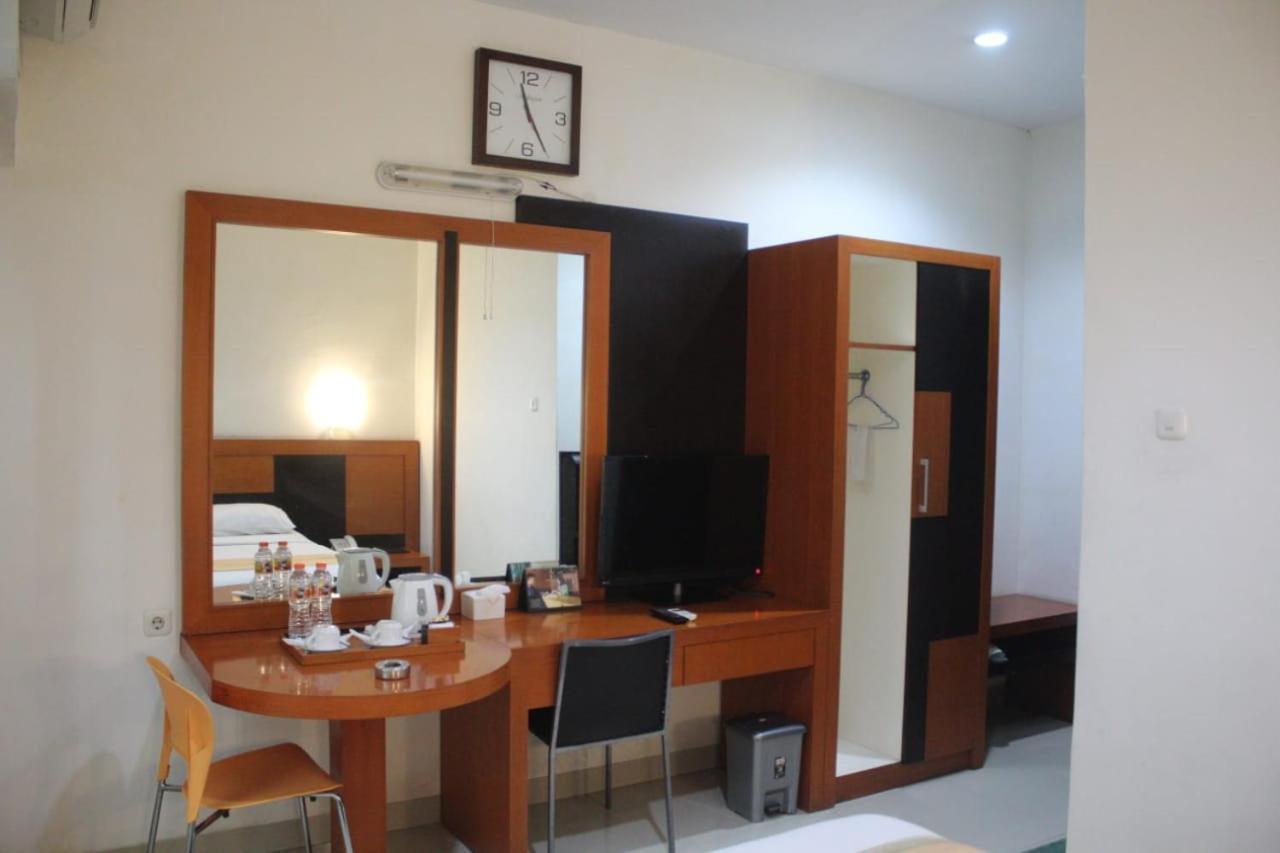 Hotel Grand Karawang Indah Buitenkant foto