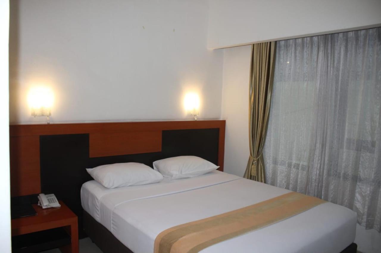 Hotel Grand Karawang Indah Buitenkant foto