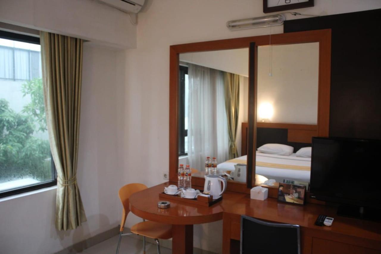 Hotel Grand Karawang Indah Buitenkant foto