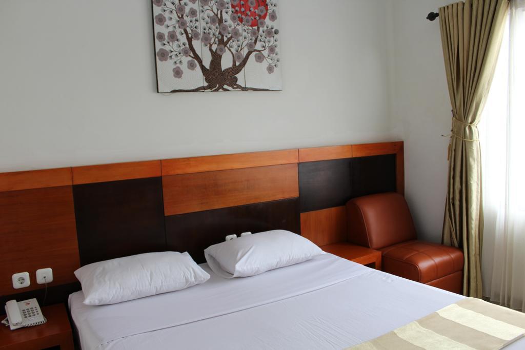 Hotel Grand Karawang Indah Buitenkant foto
