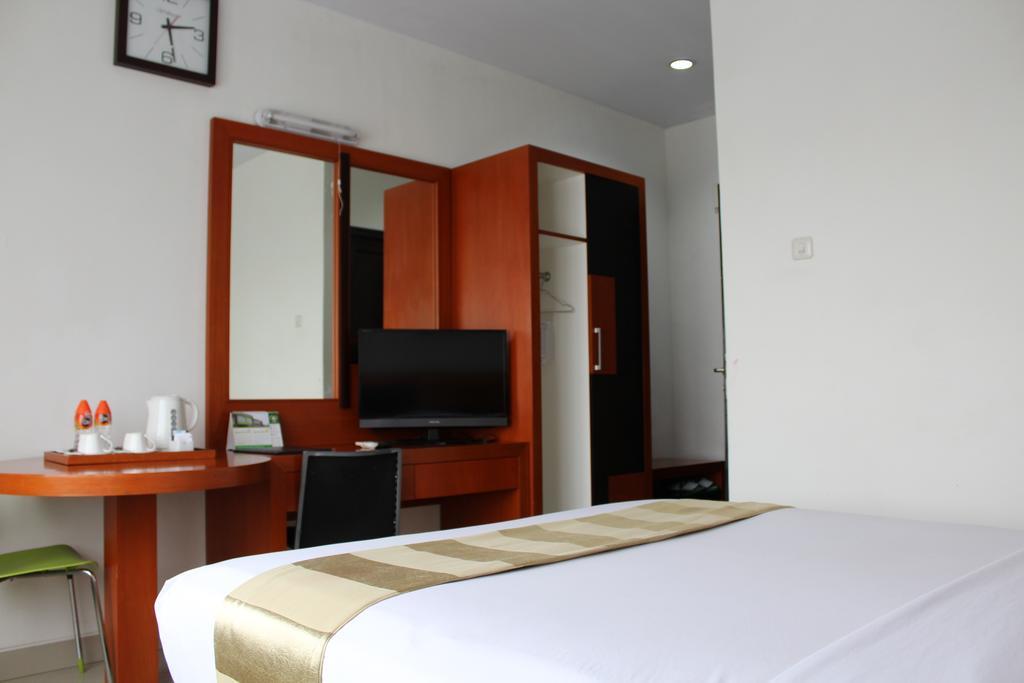 Hotel Grand Karawang Indah Buitenkant foto