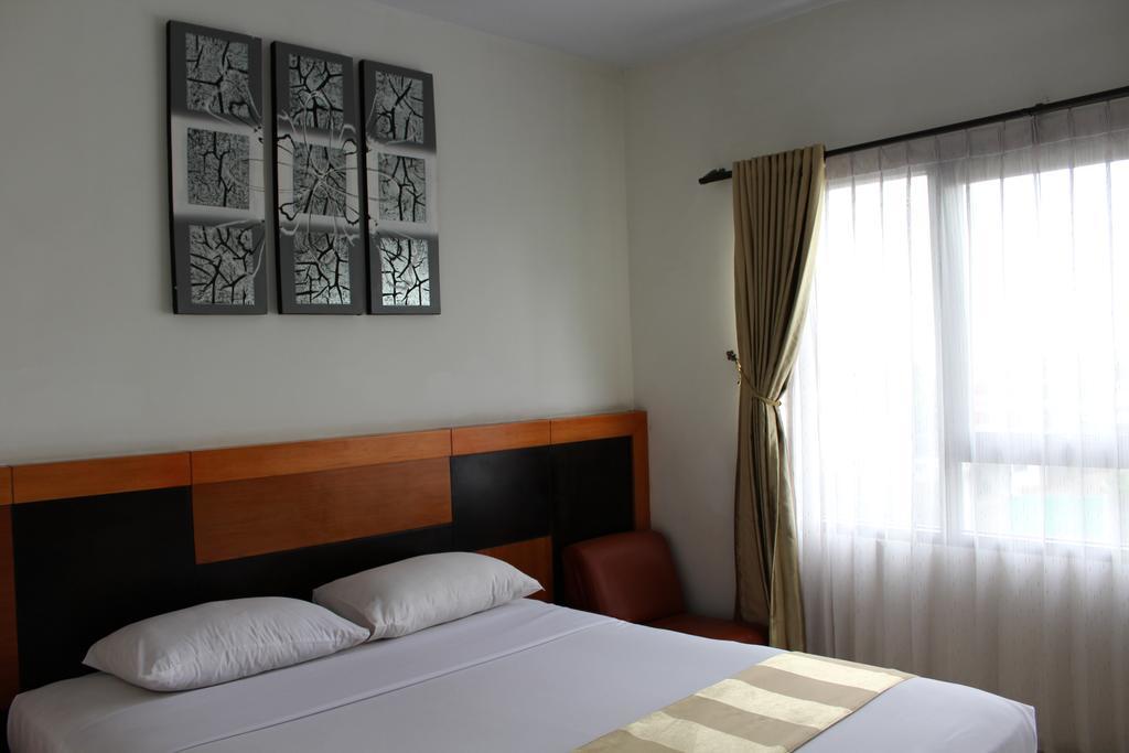 Hotel Grand Karawang Indah Buitenkant foto