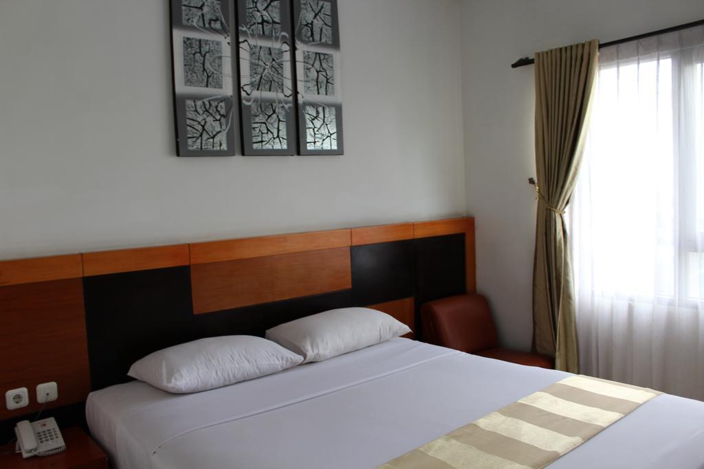 Hotel Grand Karawang Indah Buitenkant foto