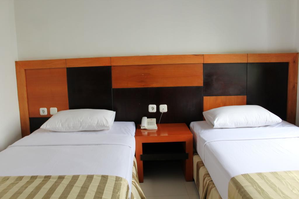Hotel Grand Karawang Indah Buitenkant foto