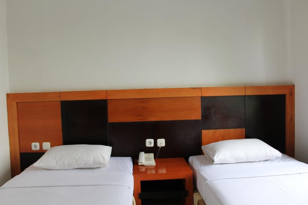 Hotel Grand Karawang Indah Buitenkant foto