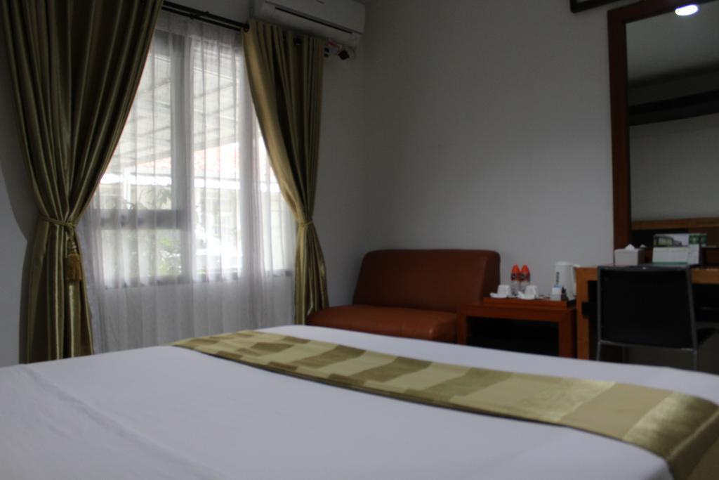 Hotel Grand Karawang Indah Buitenkant foto