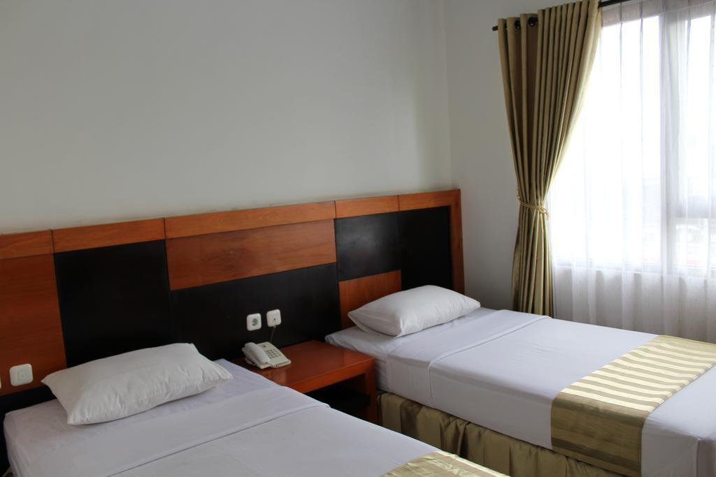Hotel Grand Karawang Indah Buitenkant foto