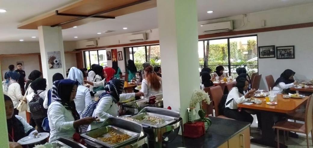 Hotel Grand Karawang Indah Buitenkant foto