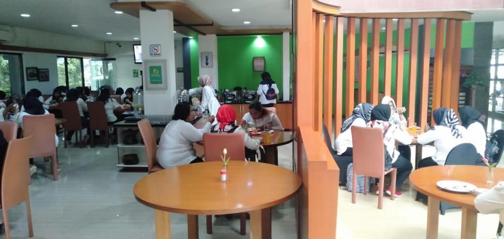 Hotel Grand Karawang Indah Buitenkant foto