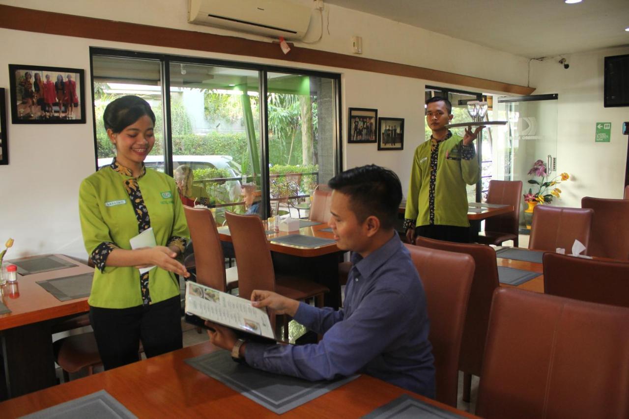 Hotel Grand Karawang Indah Buitenkant foto